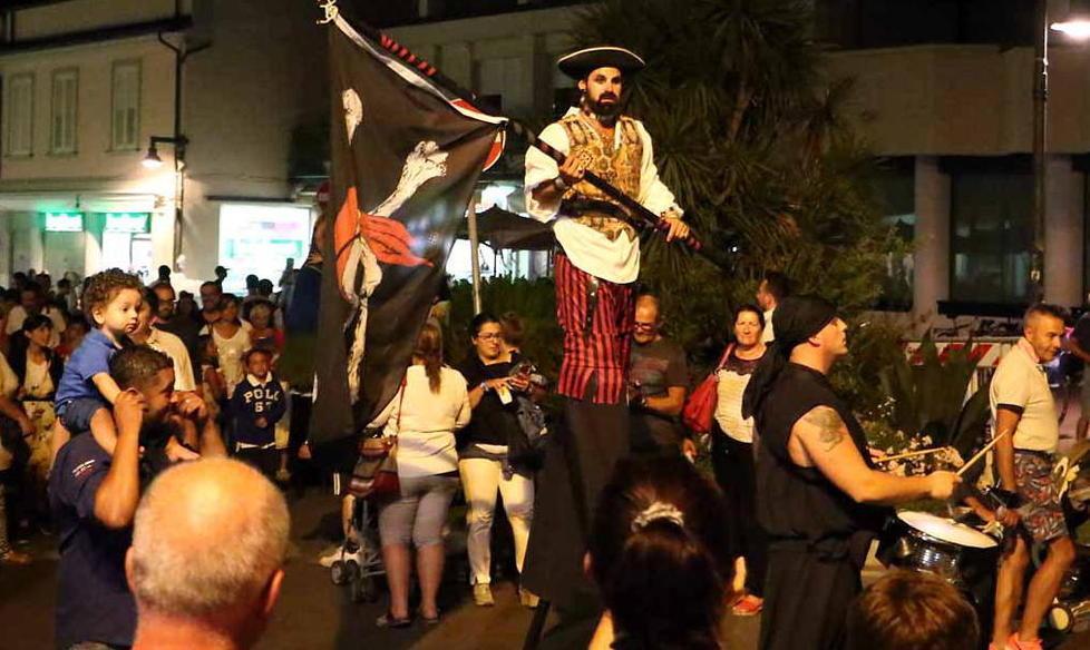  Notte Nera a Marina: stasera i pirati sbarcano sulla spiaggia