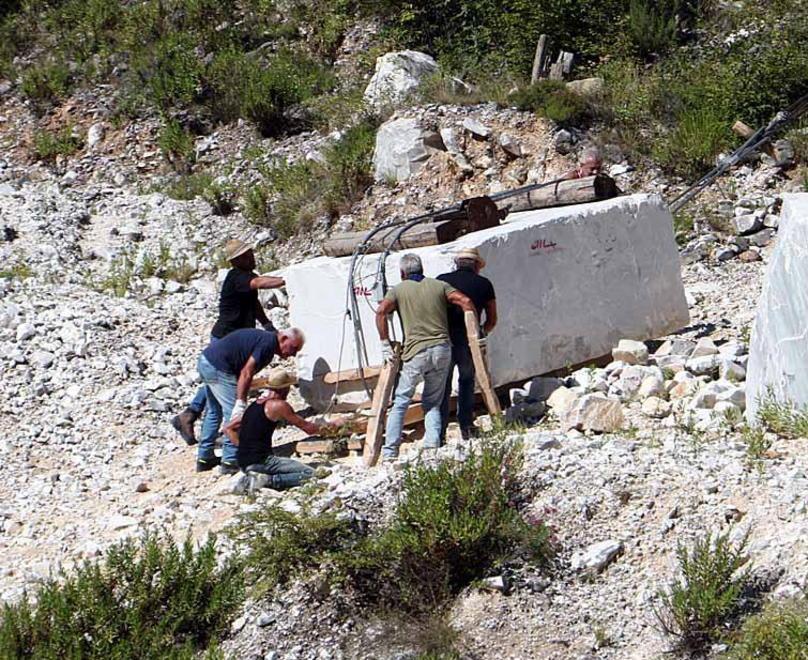 Bus a porte aperte per il gran caldo Il Ctt: è pericoloso, l’autista ha sbagliato 