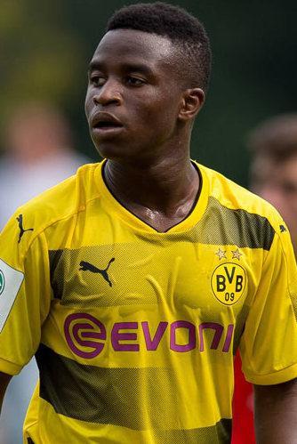 Moukoko, star di 14 anni Il talento che brucia le tappe