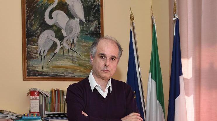 Oggi l’ultimo saluto al dirigente scolastico Cesare Lazzari