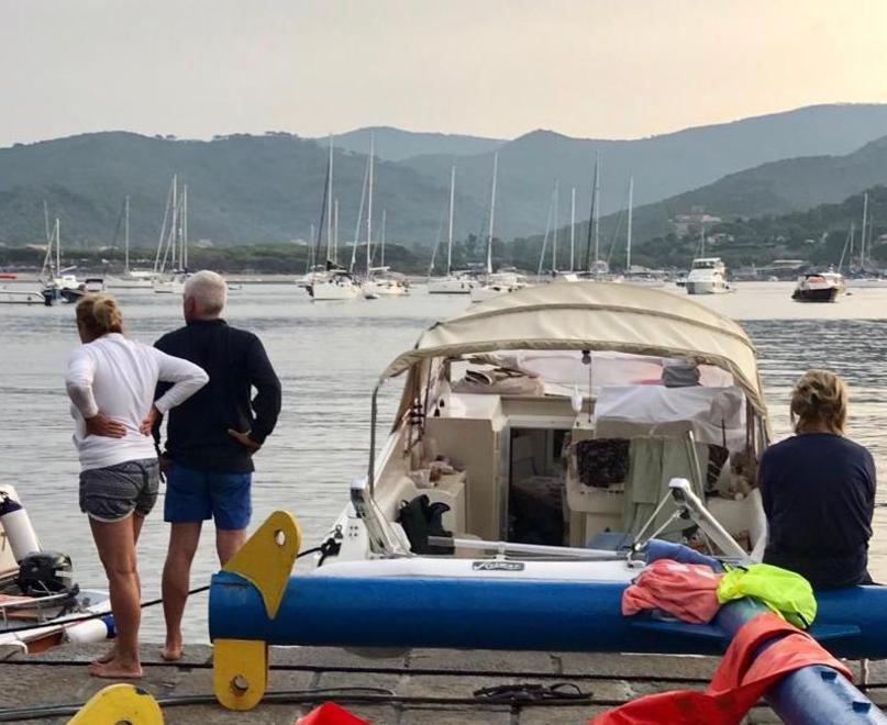 Muore sulla barca davanti agli occhi di moglie e figlia