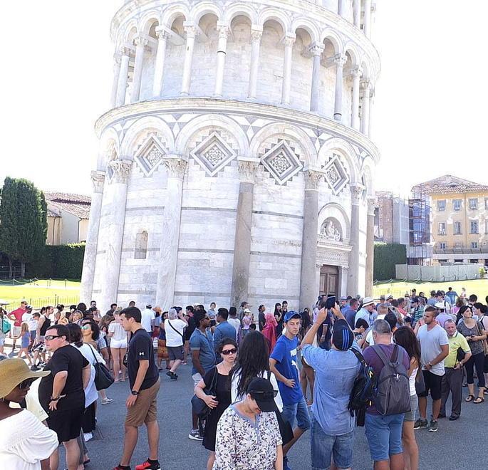 Guida turistica abusiva beccata dai vigili: multata 
