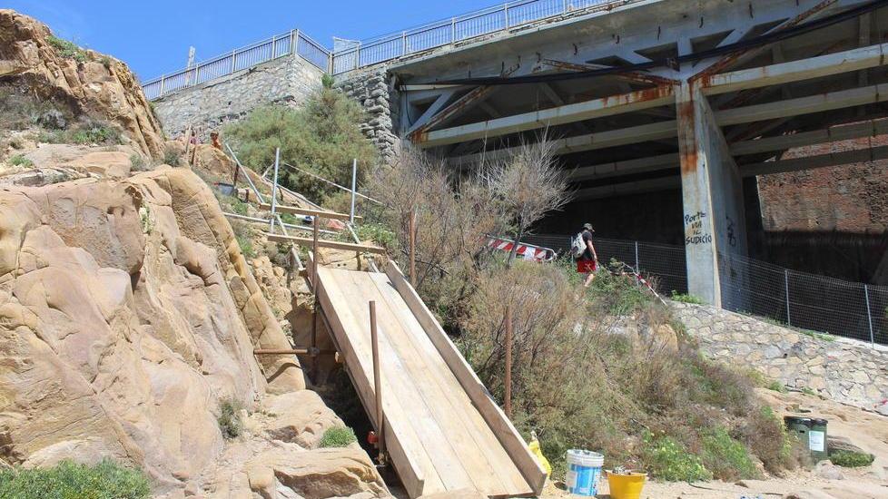 Nuova discesa per Calafuria ed è vietato andare sotto al ponte