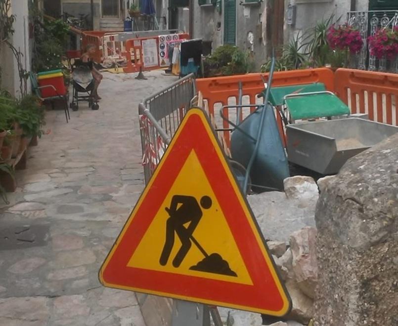 «In via Mozza l’estate non esiste per colpa dei lavori alla condotta» 
