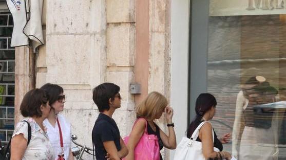 Meno negozi chiusi Vince l’aperto per ferie