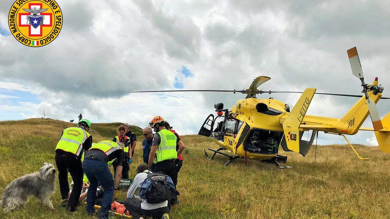 Frassinoro, escursionista cade lungo il sentiero. Soccorsa dall'elicottero del Saer