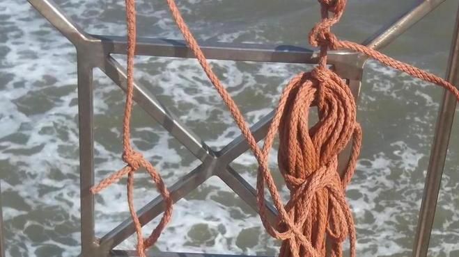 Un altro salvagente rubato sul pontile