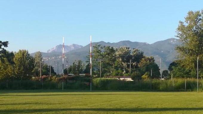 Il campo del Sale come nuovo grazie al Rugby Union Versilia