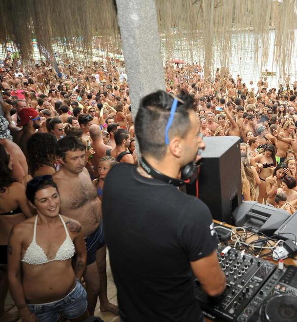 Torna il beach party più scatenato dell’estate elbana 