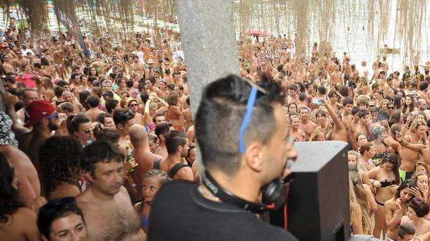 Torna il beach party più scatenato dell’estate elbana