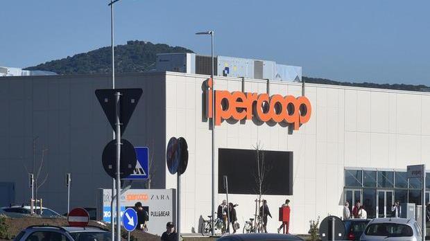 In 60 sognavano un posto all’Ipercoop, ora sono a casa