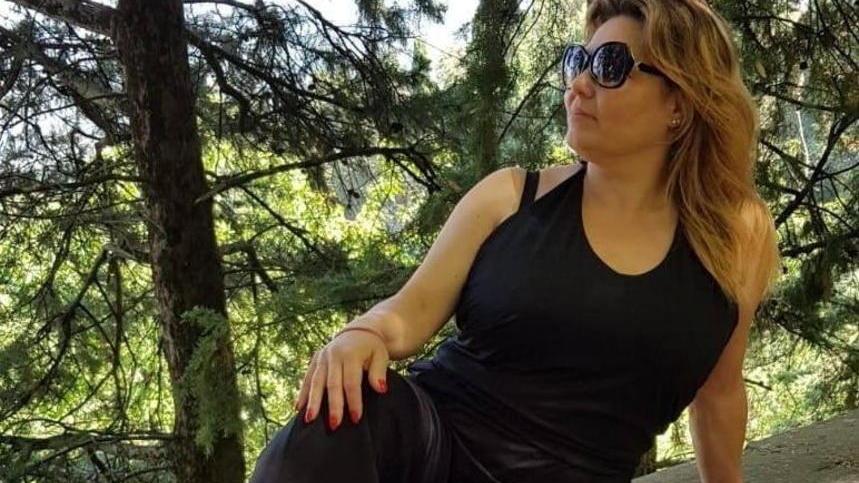 Tragico schianto, muore nell’auto a 48 anni madre di quattro figli
