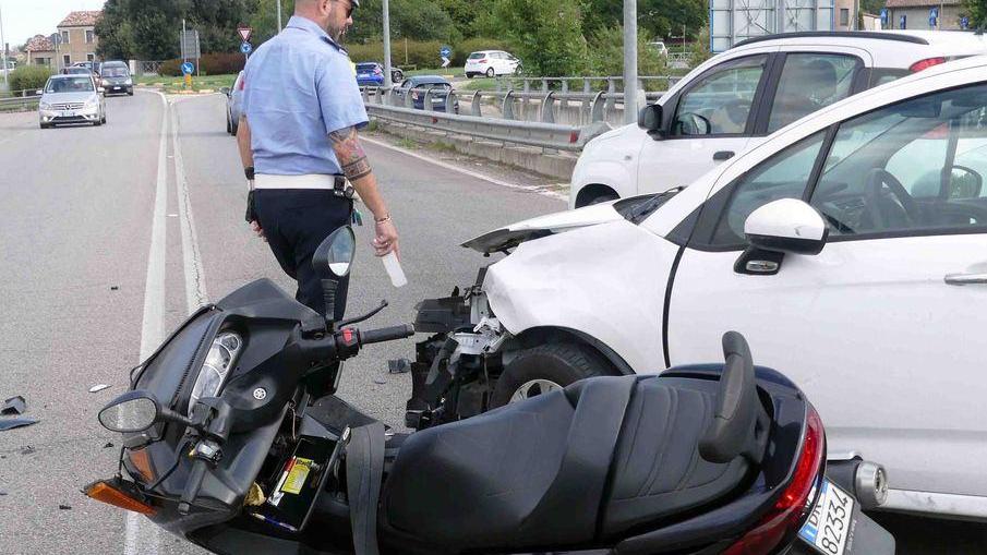 Scontro auto-scooter Giovane ferrarese finisce all’ospedale