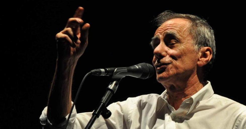 Vecchioni sul palco di Villa Bertelli con il suo Infinito 