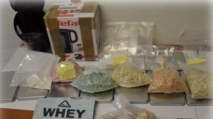 Droga pagata in bitcoin e spedita in scatole di giochi per bambini: tre arresti