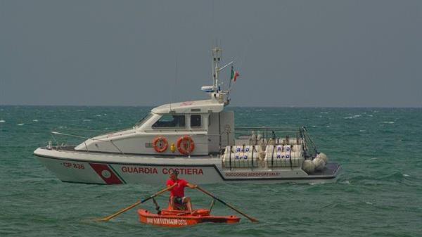 Si spingono al largo e non riescono più a nuotare: salvati per un soffio 5 ragazzi