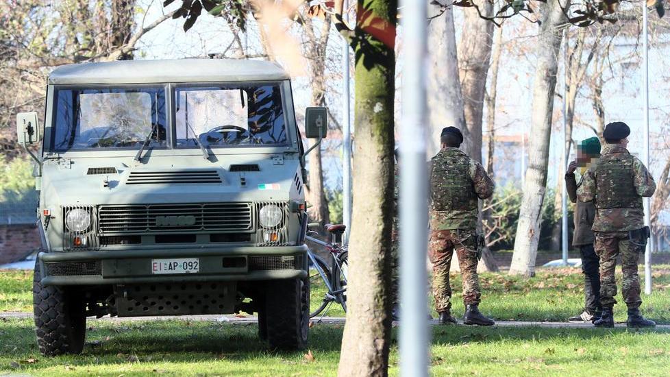 L’eroina era nascosta sotto le giostrine. Blitz antidroga nei giardini del Grattacielo