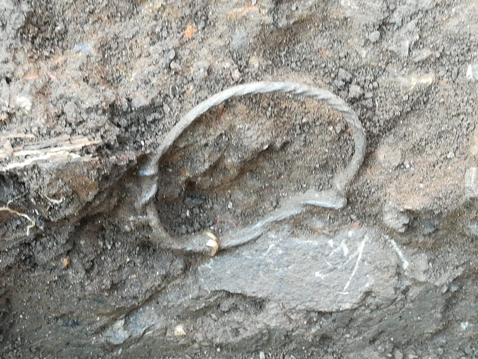 Trovato bracciale d’argento di una bimba di 2000 anni fa