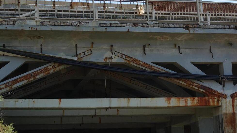 Calafuria, così il ponte ferito fa paura