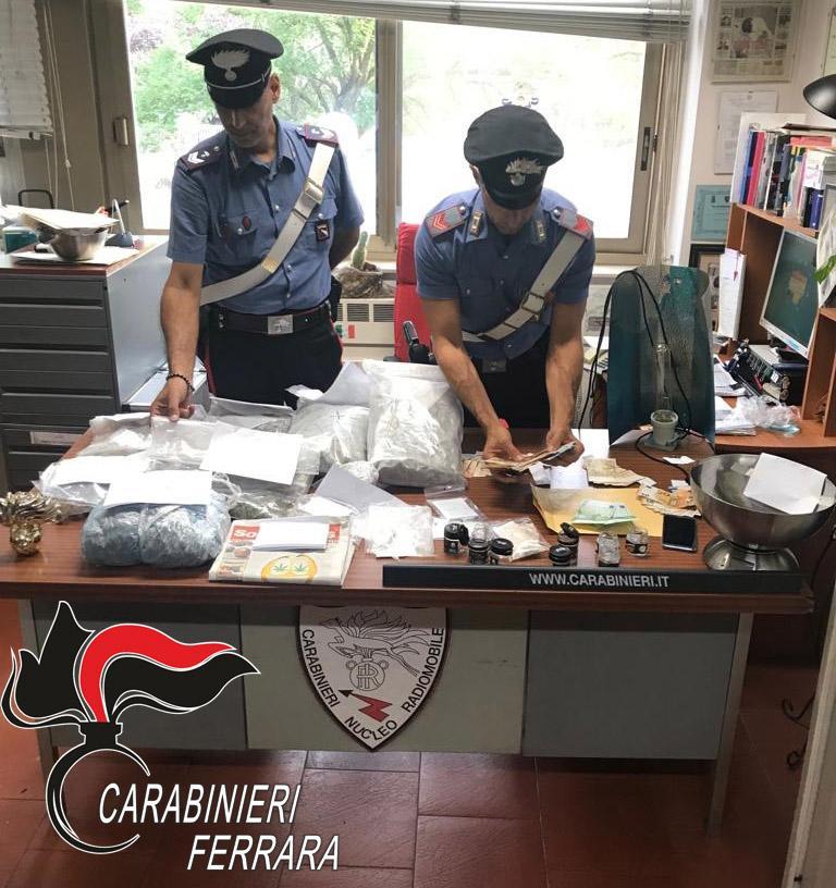 Ferrara. Aveva un bazar della droga in casa, scoperto per una lite e arrestato 