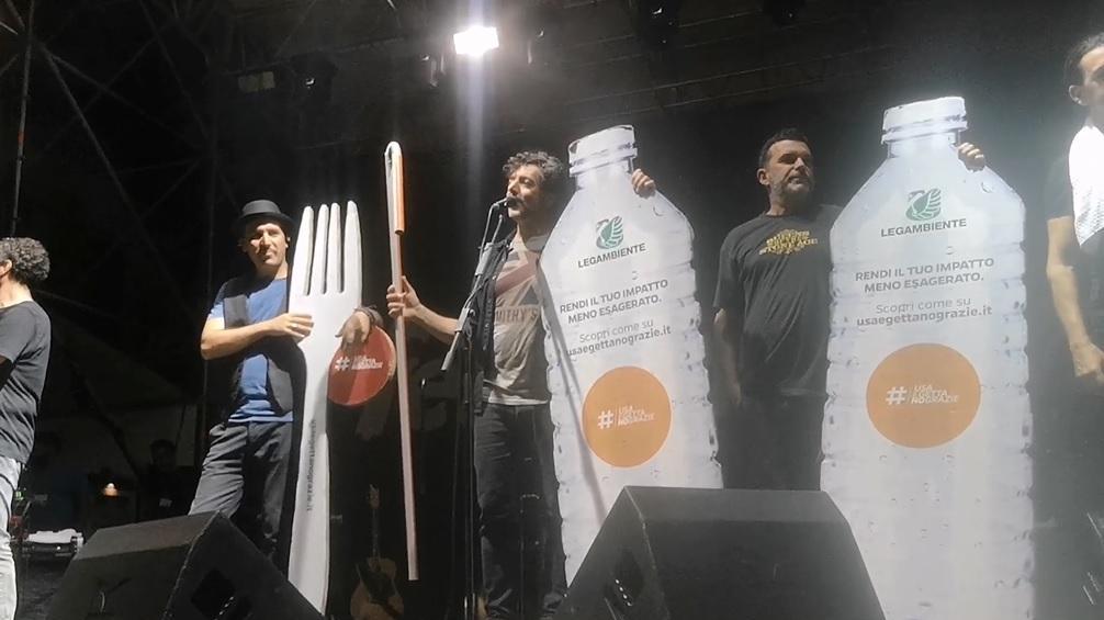 Max Gazzè da Festambiente lancia un appello contro la plastica