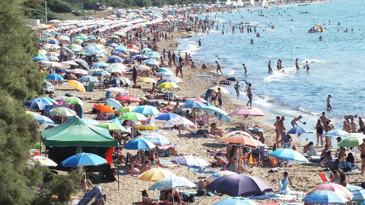 La spiaggia di Baratti a Ferragosto