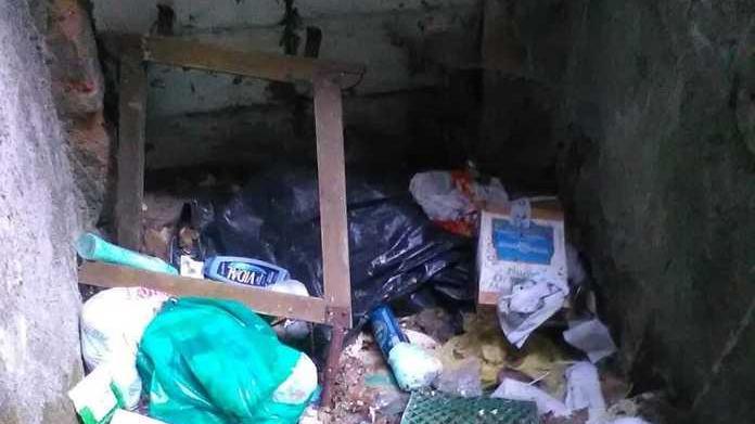 Trasformata in discarica la scalinata verso la Lima