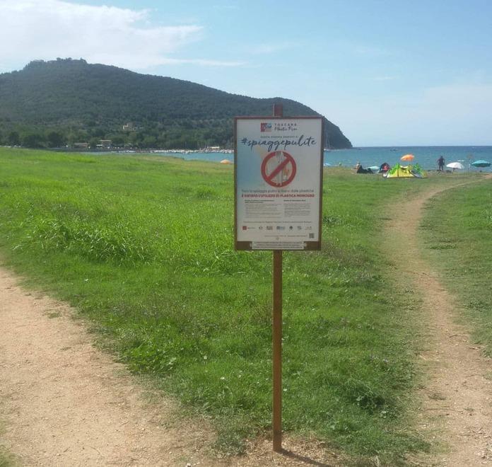 Spiagge, divieti e regole installati i cartelli agli ingressi principali 