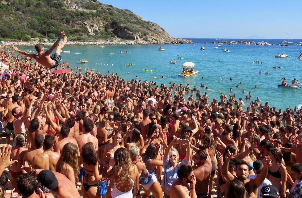 In migliaia a Cavoli per festeggiare Ferragosto