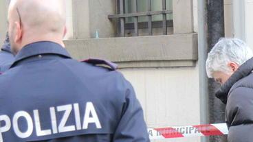 Accoltellato sul marciapiede: è gravissimo