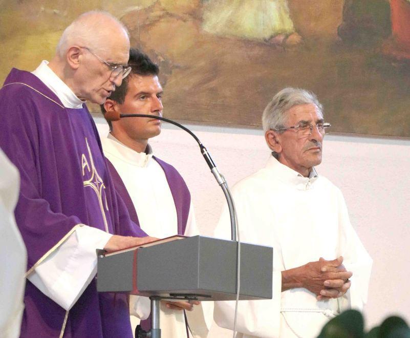 «Antonia sarà sempre tra noi» Cordoglio ai funerali della prof 