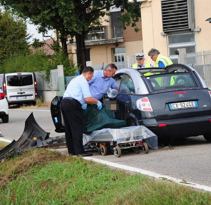 Castelfranco. Sbanda in auto, 59enne muore nel canale 