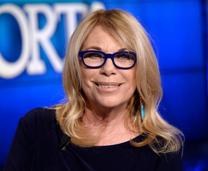 Parisi-Cuccarini, battaglia di showgirl «Non fai ascolti». «Tu paga le tasse...» 