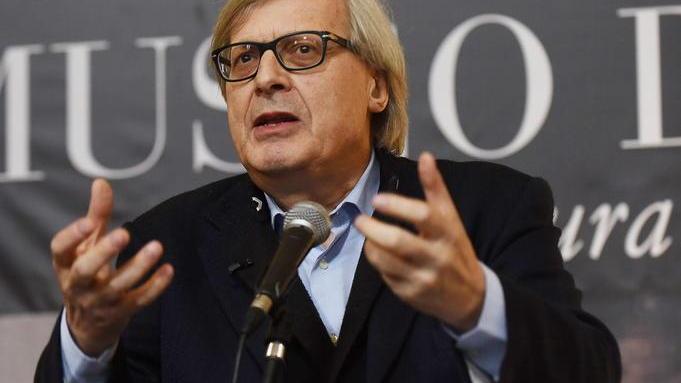 Sgarbi in visita a Lucignana per sostenere il Comitato