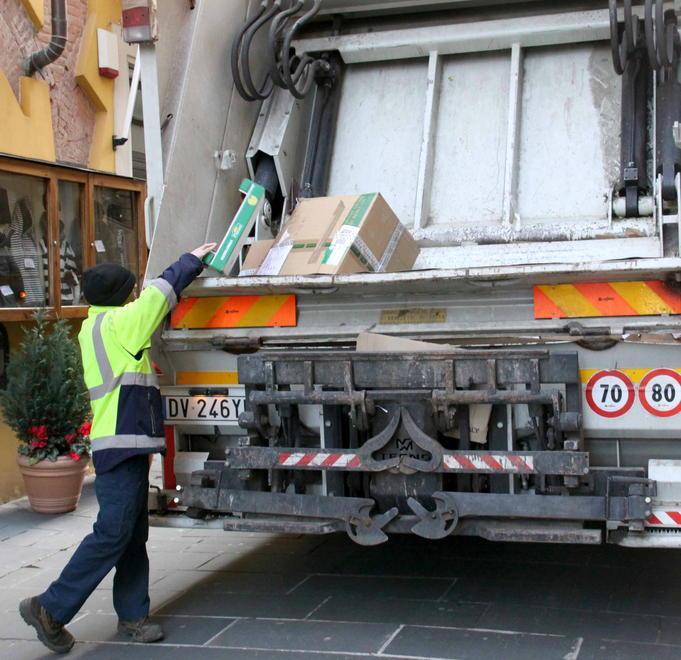 Porta a porta a Camaiore ecco il calendario degli incontri 