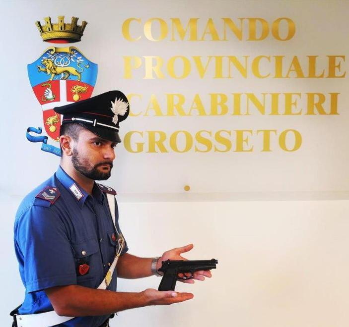 «Fai sparire quella pistola» Ha chiesto aiuto a sua sorella