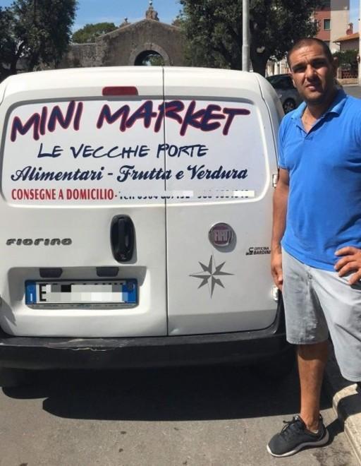 Forzano il furgone e fuggono con le cibarie Esercente derubato 