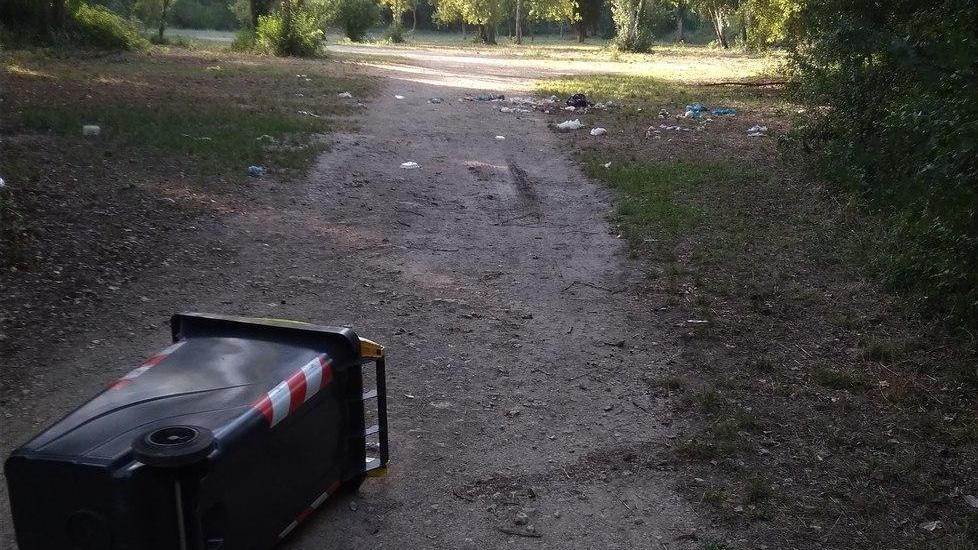 Spazzatura e inciviltà nel parco dei Poggetti