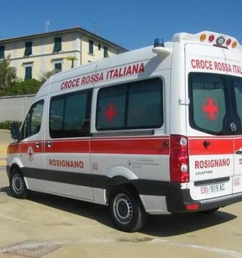 Aggredisce il padre di un ragazzo disabile e poi si dà alla fuga 