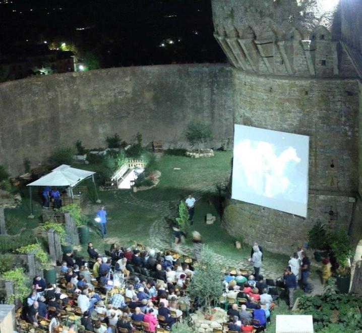 Film e apericena per 200 persone Così il carcere si apre alla città