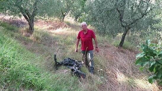 Motorino gettato nei campi