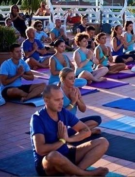 Yoga e musica in spiaggia Arriva lo Shanti Beat