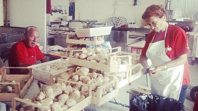 Senza FestaReggio il Pd rinuncia al microfono ma il popolo della Sinistra riscopre le vacanze