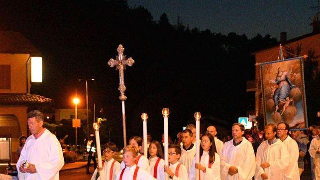 Processione per Maria la vigilia di Ferragosto