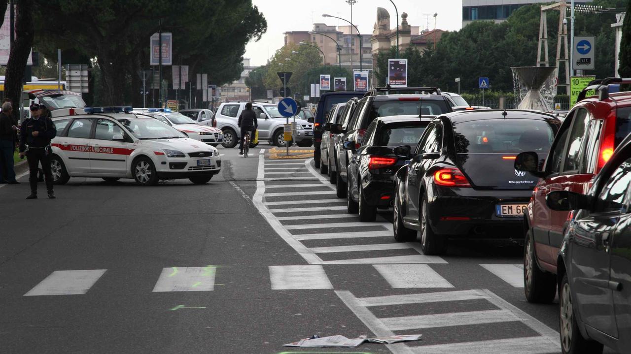 La Municipale in viale Galilei dopo un incidente (archivio)