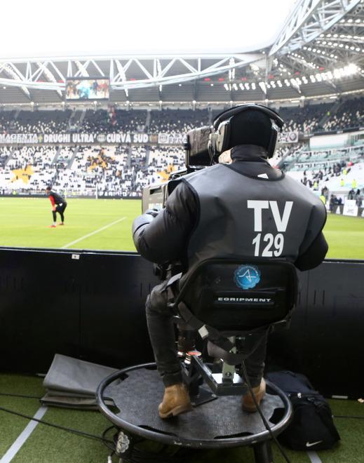 Pay tv, la Lega lancia l’allarme: in calo abbonati e audience 