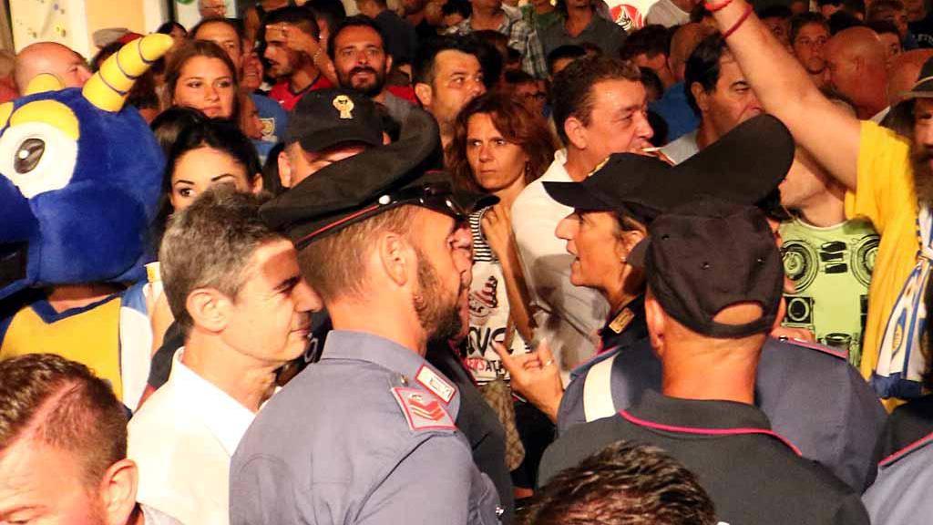 Presentazione della Carrarese, fischi al sindaco