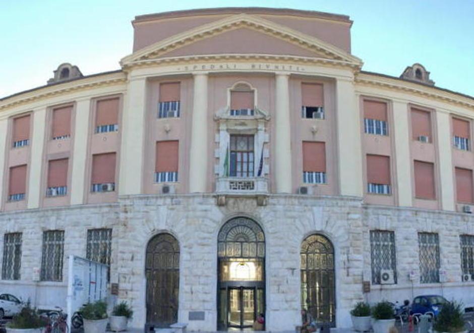 Allarme furti in ospedale, una coppia di anziani: «Ci hanno derubati in due reparti diversi» 
