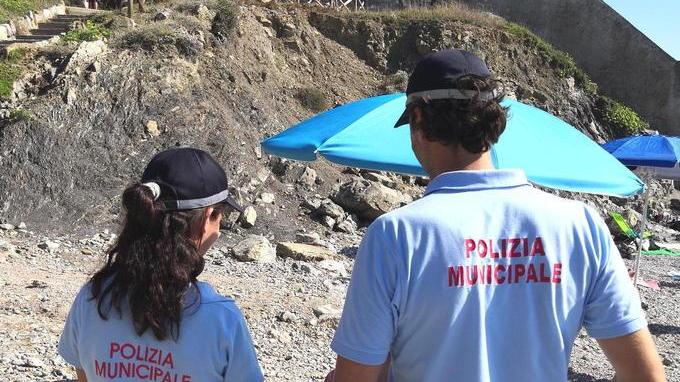 Alt alla plastica, controlli al mare: buona la prima