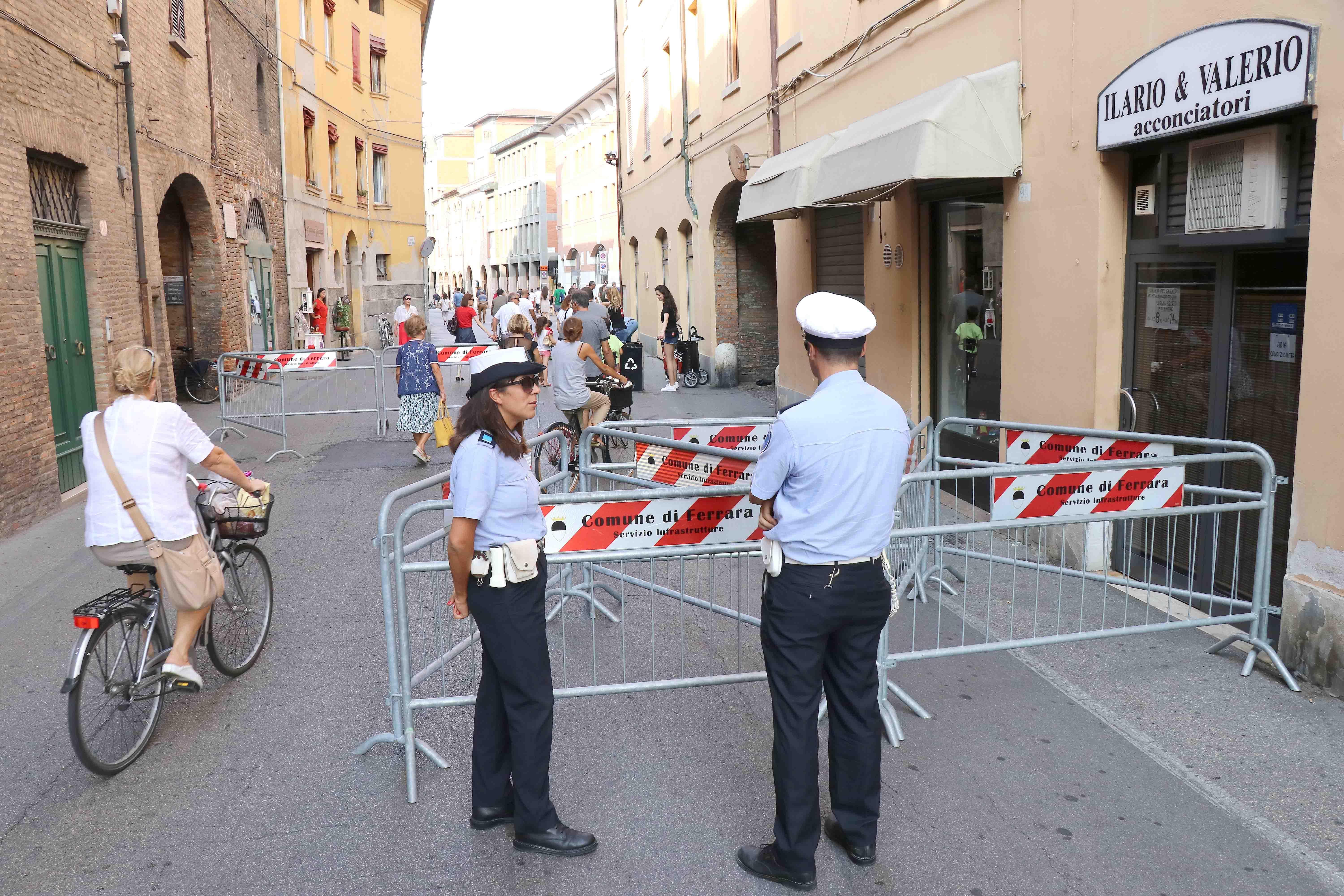 Divieti, modifiche, parcheggi: come cambia la viabilità durante il Ferrara Buskers Festival